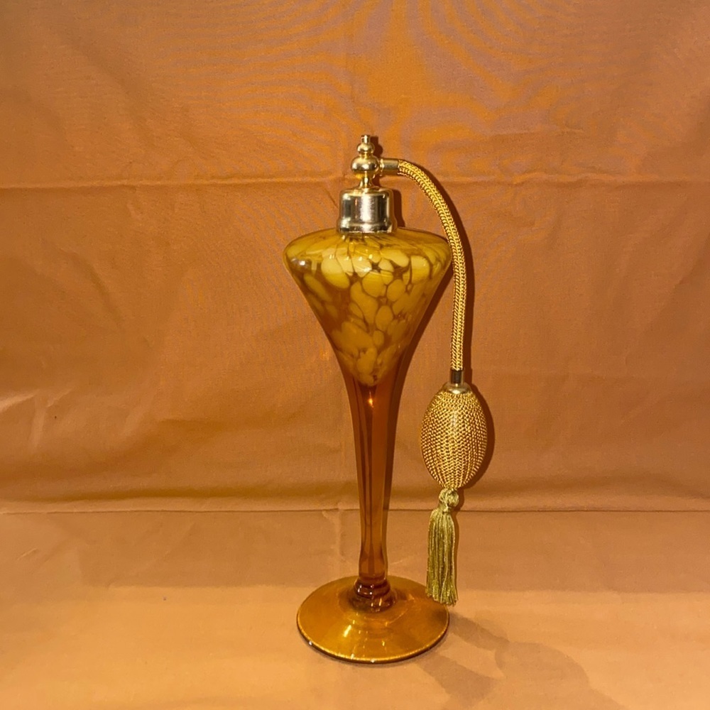 Rare find, vintage brown and white hand blown Alice-Aliya bottle with atomizer